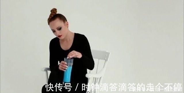 灵感！国外美女画家，一幅作品遭争相抢购，但得知绘画过程却让人恶心！