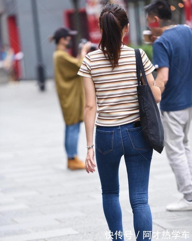 颜色 白黄色横条纹上衣搭配牛仔裤，让你拥抱清爽感觉，优雅一整夏！