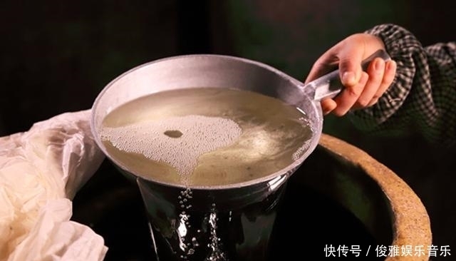 液态法白酒|买白酒时,不管啥牌子,只要瓶身上有这5个字,都是酒精勾兑酒