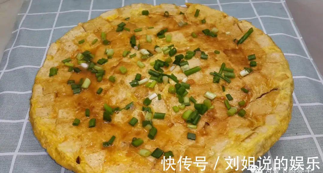 肉末豆腐煎饼|豆腐鸡蛋饼做法,锅里一焖,比吃红烧肉还香,上桌连汤子都不剩