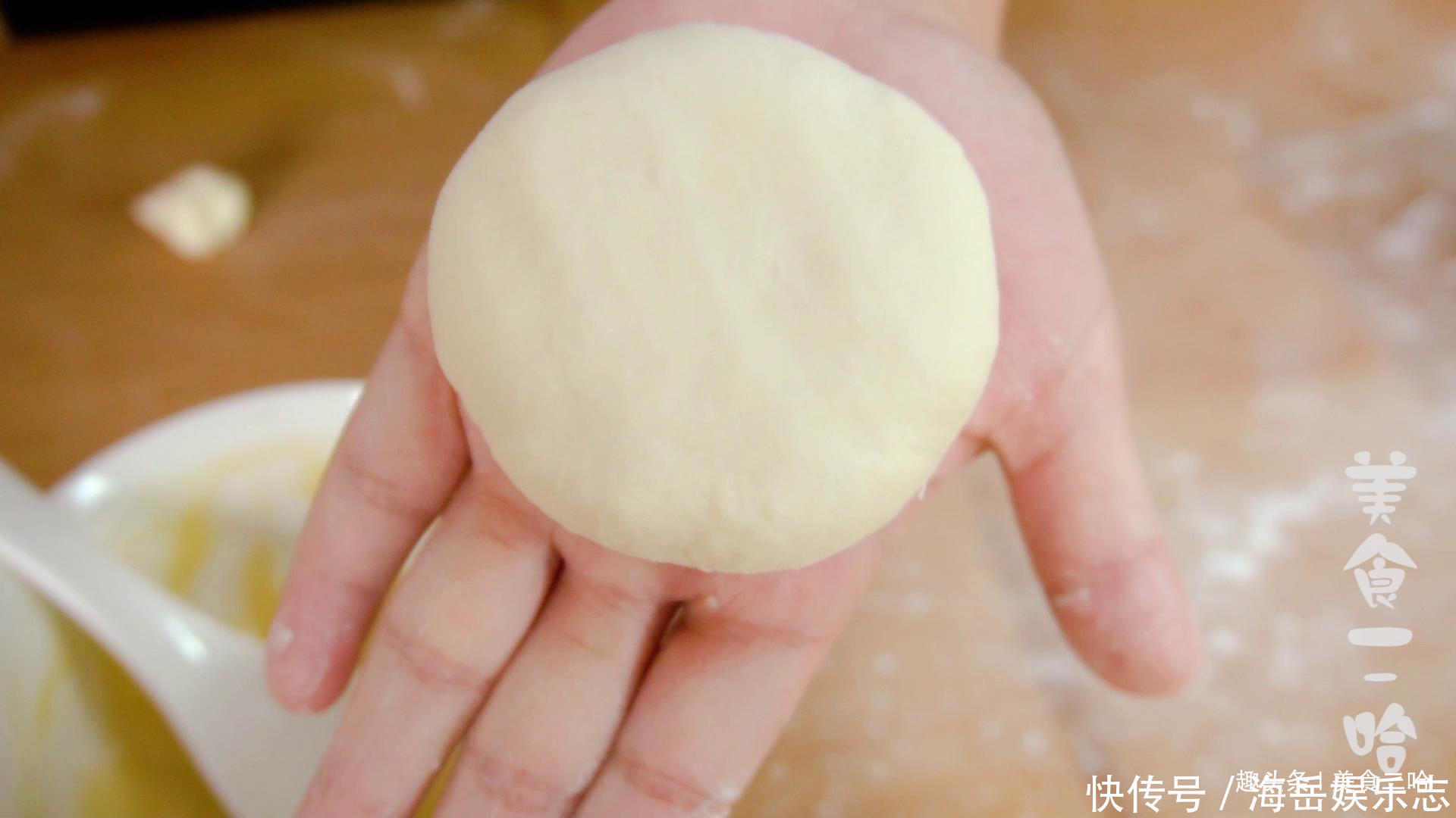  保鲜膜|鸡蛋灌饼最简单做法，到锅个个鼓大泡，1张饼1个蛋，烙出来真香