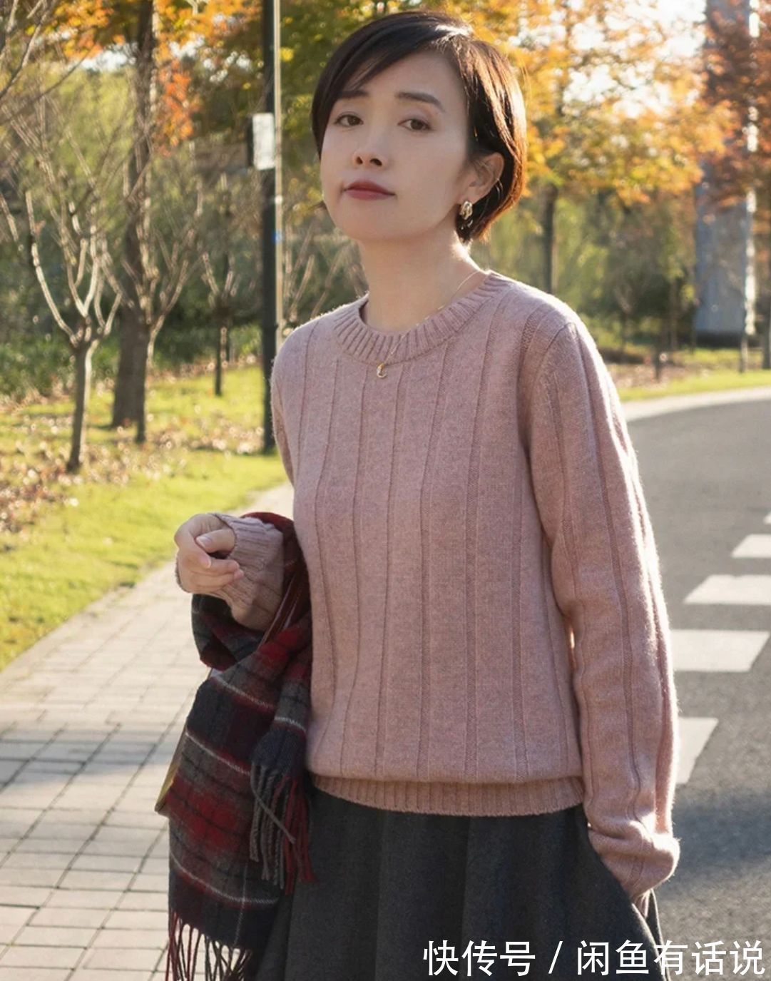 毛衣|女人40岁后不必刻意扮嫩,用“无龄感”穿搭打败年龄感,很高级