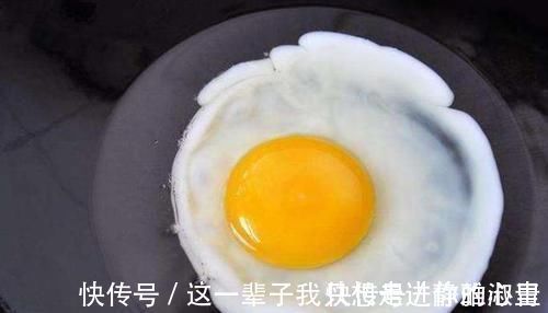 小技巧|煎荷包蛋还有小技巧？别再直接下锅煎了，一定要加上这一步