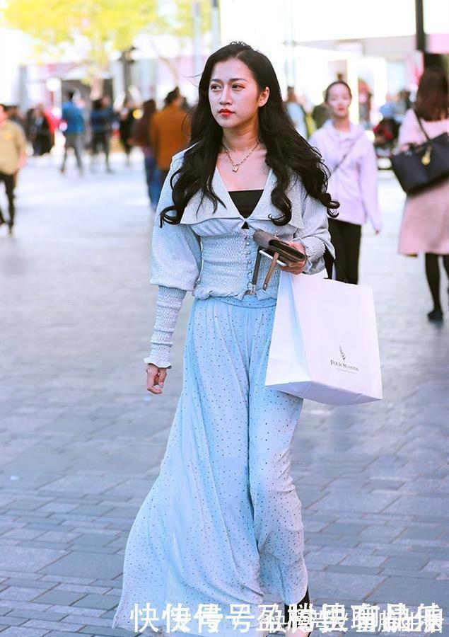 颜色|3种颜色穿出5种魅力不需要花哨就很吸睛的搭配，特适合白皙女生