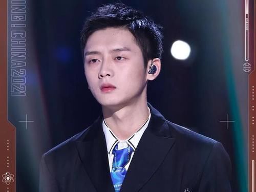 《中国好声音2021》八强晋级赛,回锅肉离场,男学员落单