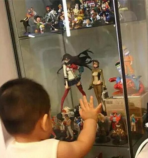 眼界|“一堆破塑料值20万”熊孩子打碎手办,家长拒绝赔偿想钱想疯了