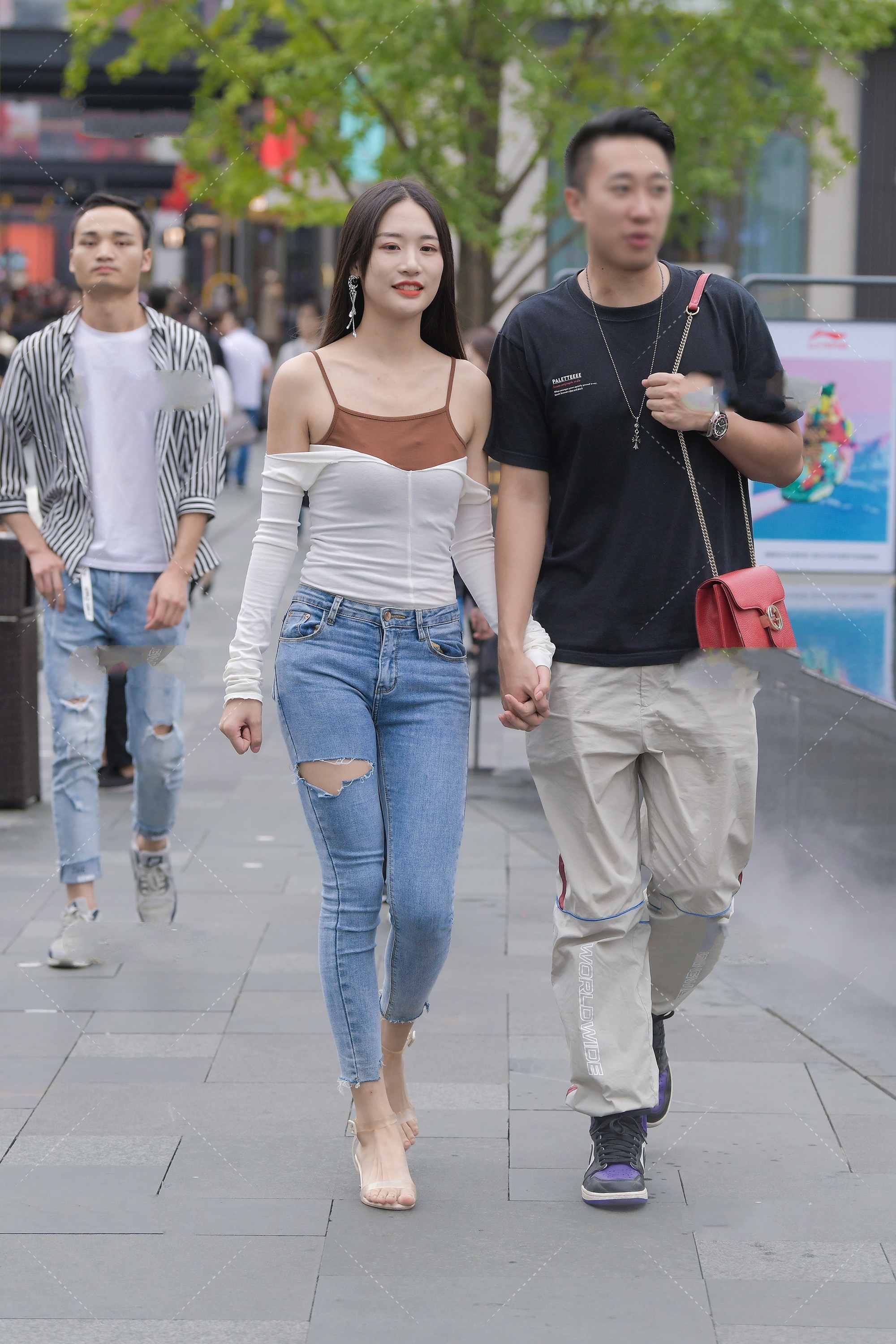 牛仔裤|两件套上衣搭配经典裤子, 搭配虽然简单, 但是很好看