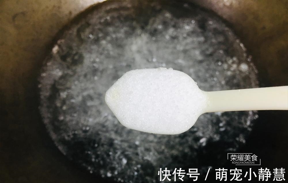 食用油|炒空心菜，直接炒就不对了，多加一个步骤，翠绿不发黑，十分脆嫩