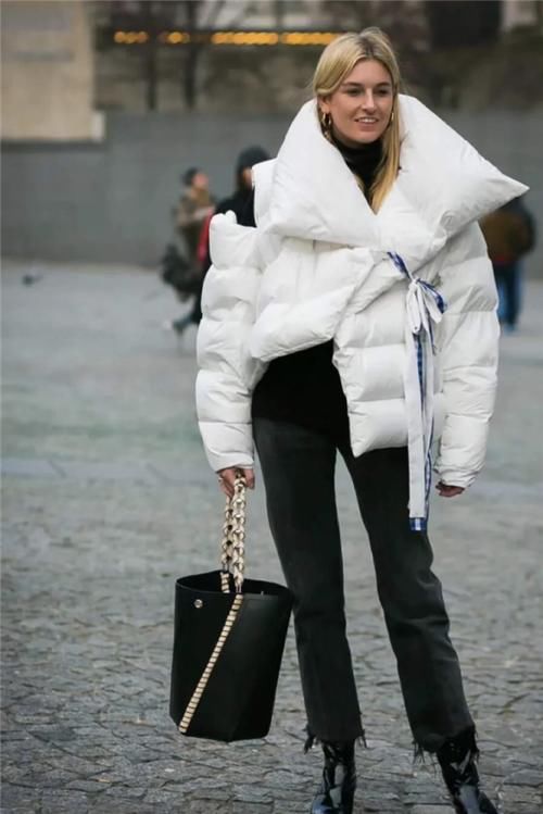  高级|穿大衣和羽绒服只知道选黑色？2020流行色来了，好看又高级