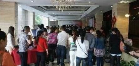 5胞胎|48岁孕妈生下5胞胎,80名家属到场,看到孩子性别后乐开了花