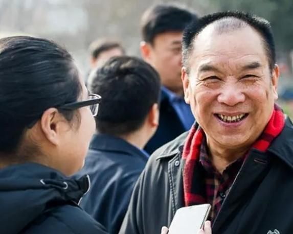 冷眼|國(guó)家一級(jí)演員委身茶樓賣唱,遭受冷眼嘲諷,背后原因卻感動(dòng)無(wú)數(shù)人 !