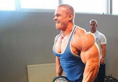 健美运动员|肌肉越大力量越大？明白几大因素，才知道肌肉男是否中看不中用