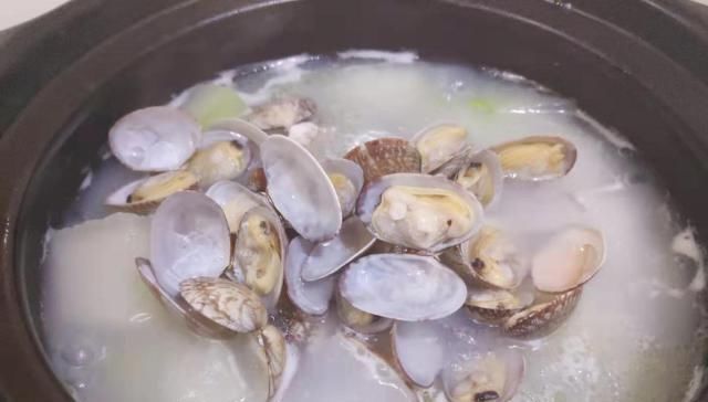 这一定是花甲最简单的做法，没有之一肉嫩汤鲜，咋吃都不够