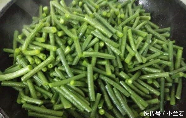 别再吃钙片了，吃再多也不及“它”，每天1勺，腰好腿好容颜不老