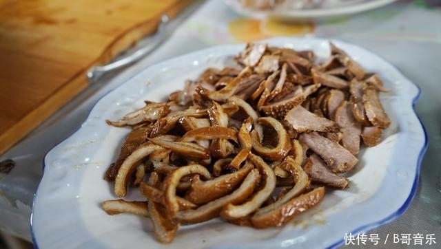 藏在破巷中的私房菜,五张桌子,一天营业两小时,想吃要提前预约