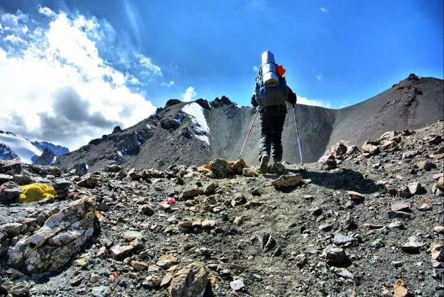 美丽中国-337-：横亘、狼塔