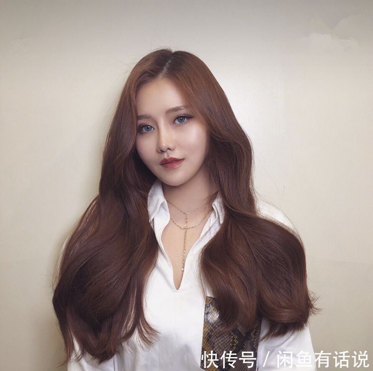 肤色|染黄发早过时了,2022流行这5种棕发,特别是青木棕,超显气质