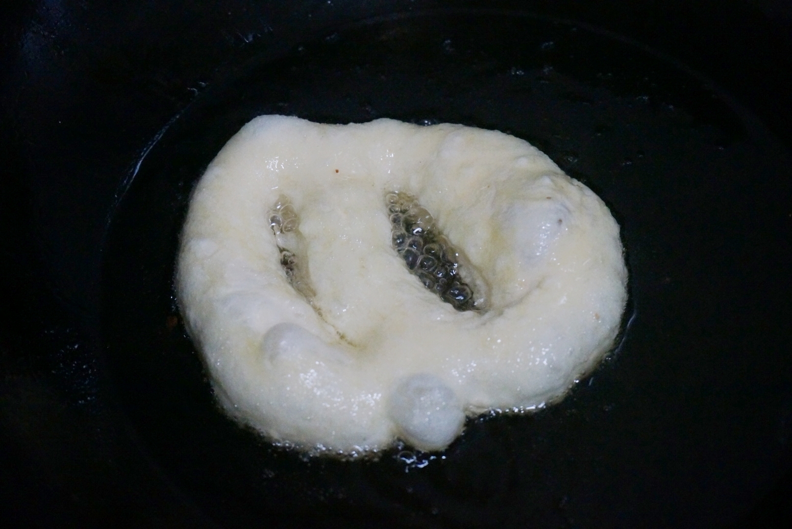 这样炸出的油饼,蓬松酥脆,比买的好吃