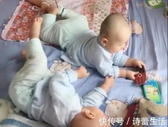 妙招|妈妈困坏了想睡觉,担心双胞胎乱爬,于是想了个妙招,太有才了