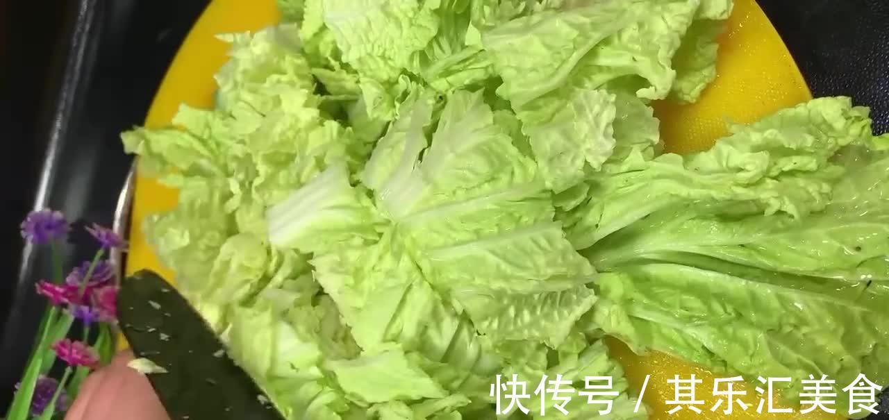 猪肉白菜炖粉条,汤鲜味美做法简单,搭配米饭百吃不厌