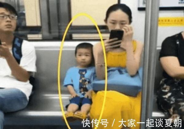 熊孩子|拒绝熊孩子!3岁小男孩地铁上走红,网友直呼:这就是教养