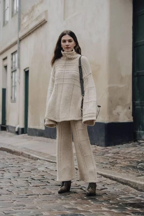 2021年开春，你穿毛衣+阔腿裤的样子，真的时髦炸了！