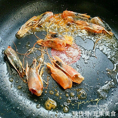 冬天吃#精致一人食#咖喱粉虾仁炒饭,暖身又暖心