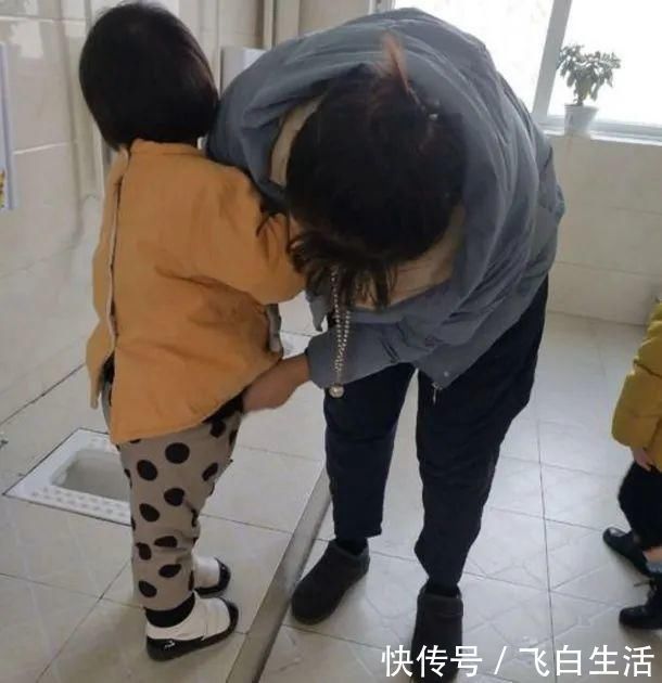 尴尬|“妈，你上厕所为啥有血？”面对5岁女儿追问，妈妈回答显高智商