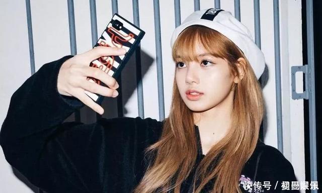 2020年很火的“显白”发色,减龄又百搭,配什么发型都好看