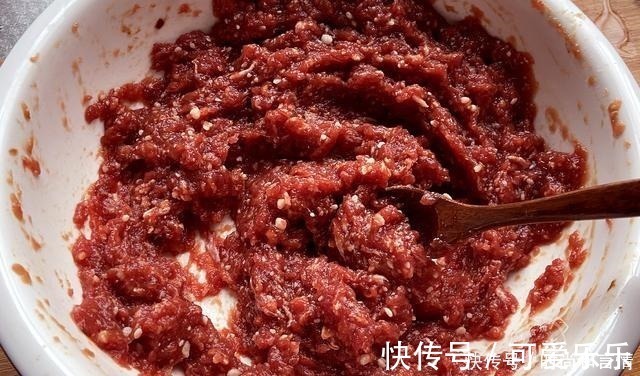 牛肉饺子这样调馅太好吃了,再贵也要吃,做法简单味道鲜香,解馋