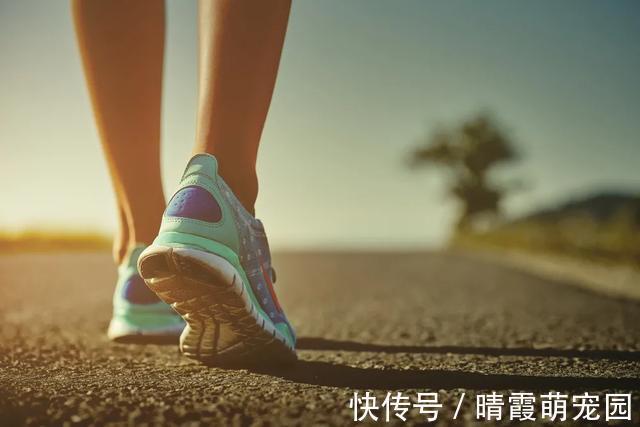 消耗|科学家十年研究揭开：每天走4000步和8000步的人有什么区别？