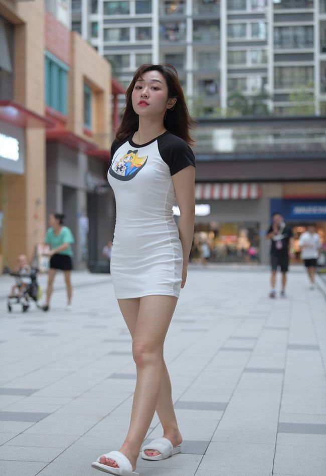 连衣裙|微胖女生的夏日穿搭,选清新连衣裙,即使“不藏肉”也照样抢眼!