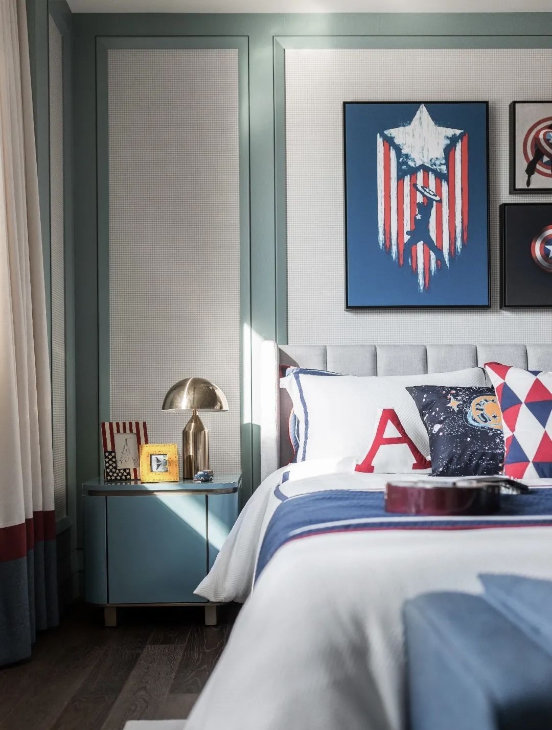 布置|900㎡现代轻奢,蓝绿色墙面+端庄软装,诗意档次!豪宅有人看吗?