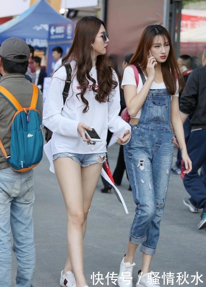 好看|街拍: 两位长腿小姐姐, 左边那位怎么那么好看?