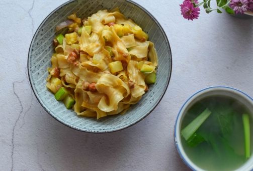 炒面|北方人对面食很偏爱，教您一道肉丁炒面，三餐都可以做