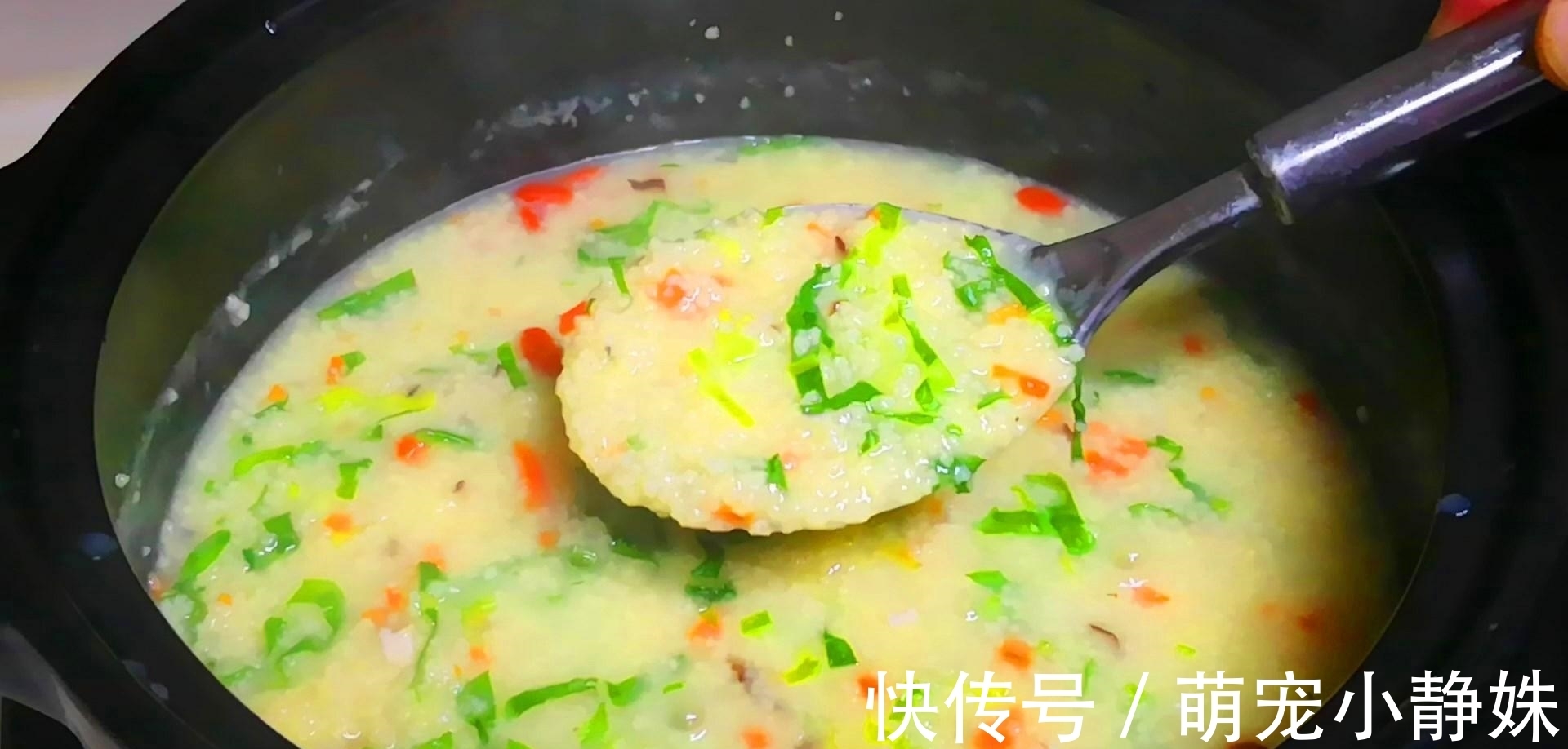 熬小米粥时,记住不要直接加水煮,诀窍告诉你,米粥香浓、出油多