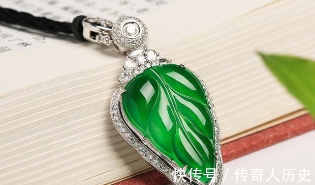 颜色&都说翡翠以绿为贵,为何周韵只喜欢无色的翡翠呢!