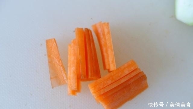  豆腐加这菜清香无比，再来点肉，好吃到上桌秒光！只长劲不长胖