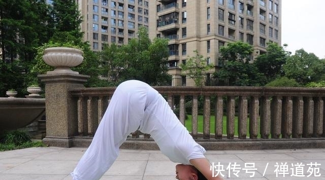 娜娜|90后美女导游,工作之余,练习瑜伽,一招一式很专业