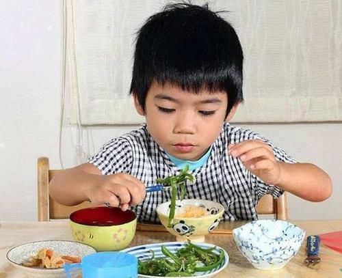 孩子|张教授提出了儿童早餐的“两不原则”！科学饮食帮孩子长成大高个