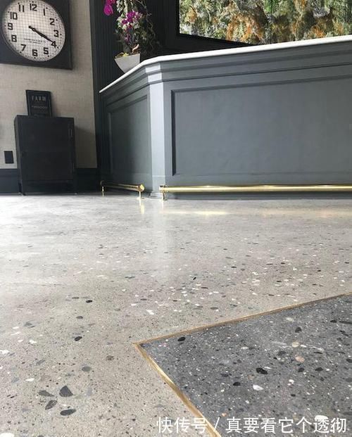 金属|从此铺瓷砖不用做美缝了,这样地面效果更漂亮,就是苦了瓦工了