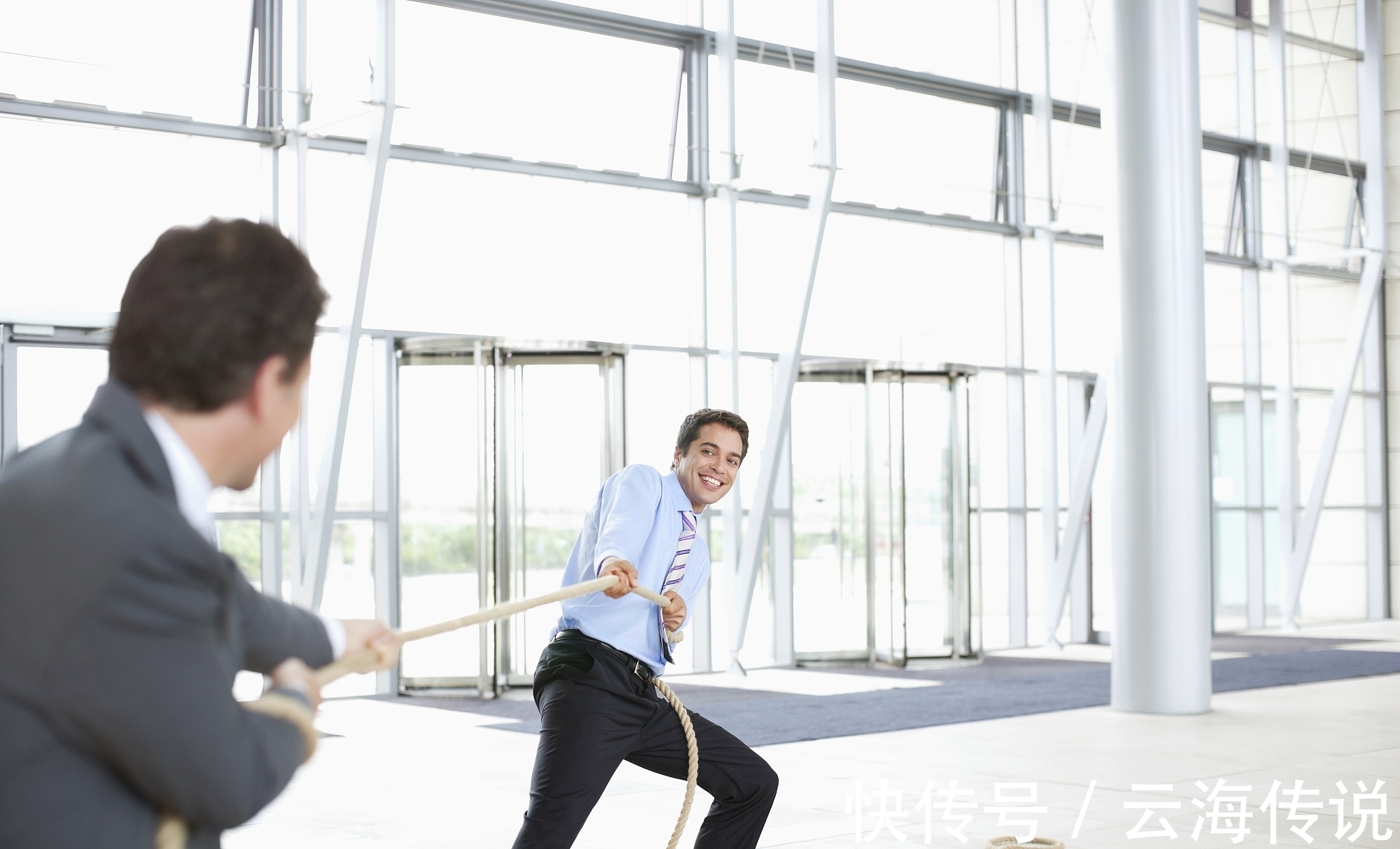 万通&为什么说普通人要靠这三样来翻身?读冯仑《扛住就是本事》有感