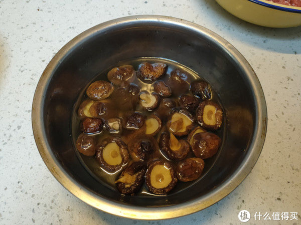 牛肉包子这样做，表皮暄软馅料香，真不错