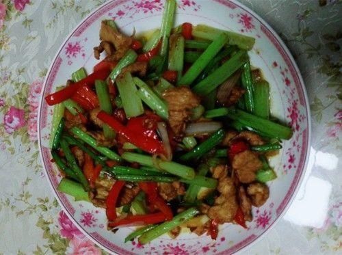 下酒菜|暑假婆婆帮忙带孩子,我给两千生活费,看到桌上的菜,我又给三千