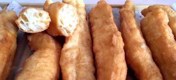 炸油条时,怎么发酵才最好?简单几步,蓬松酥脆,吃着安心