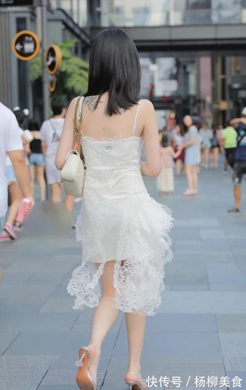 时尚|米莉说时尚:高质量的素雅白裙,有着好看的镂空设计