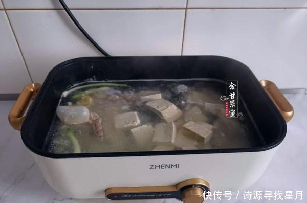 下饭|牛羊肉太贵，这食材每斤8元，烧一烧连锅上桌，汤鲜肉嫩也下饭