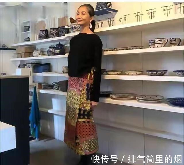 圆领衫 一位60岁的日本奶奶凭穿搭火了，穿衣简单又日常，气质不输年龄！