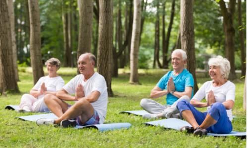 老人|这样健身不是锻炼,是害自己,公园里的大爷大妈,赶紧停下来