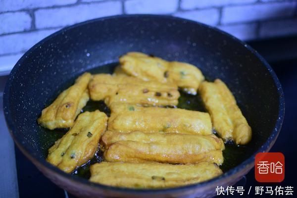 一个鸡蛋,一碗面粉,家庭版油条轻松做,看着就有食欲